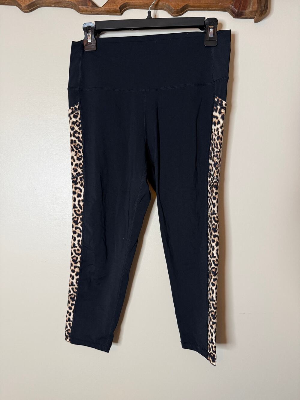 ZYIA Black Leopard Side Panel High Rise Crop Leggings Women’s Size 12